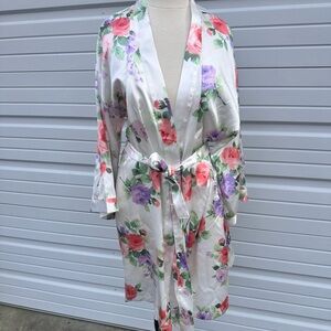 Thalia Sodi Floral Satin Robe - White with Pink and Purple Flowers